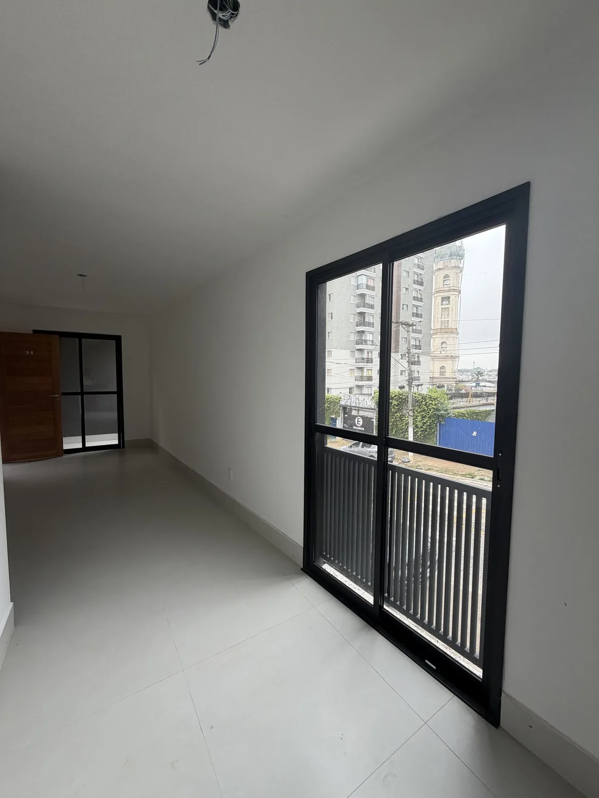Sala com porta-balcão